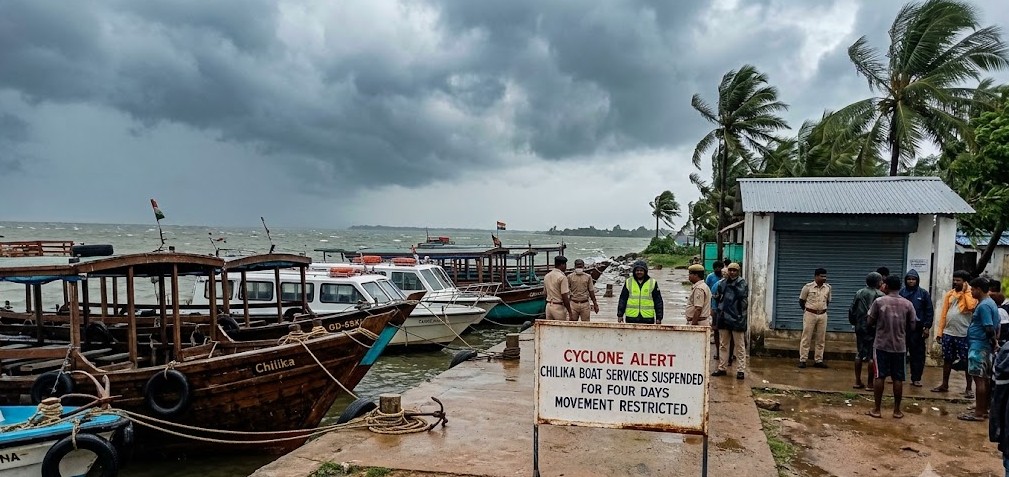 Cyclone Alert: Chilika Boat Services Suspended for Four Days, Movement Restricted